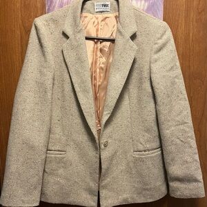 Elegant Women's Beige Blazer